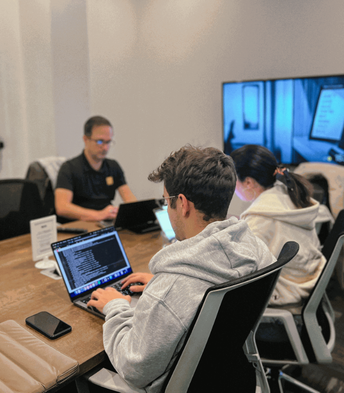 Quentin Lavallée-Bourdeau et Bruno Joliveau travaillent au Hedhofis de Longueuil.