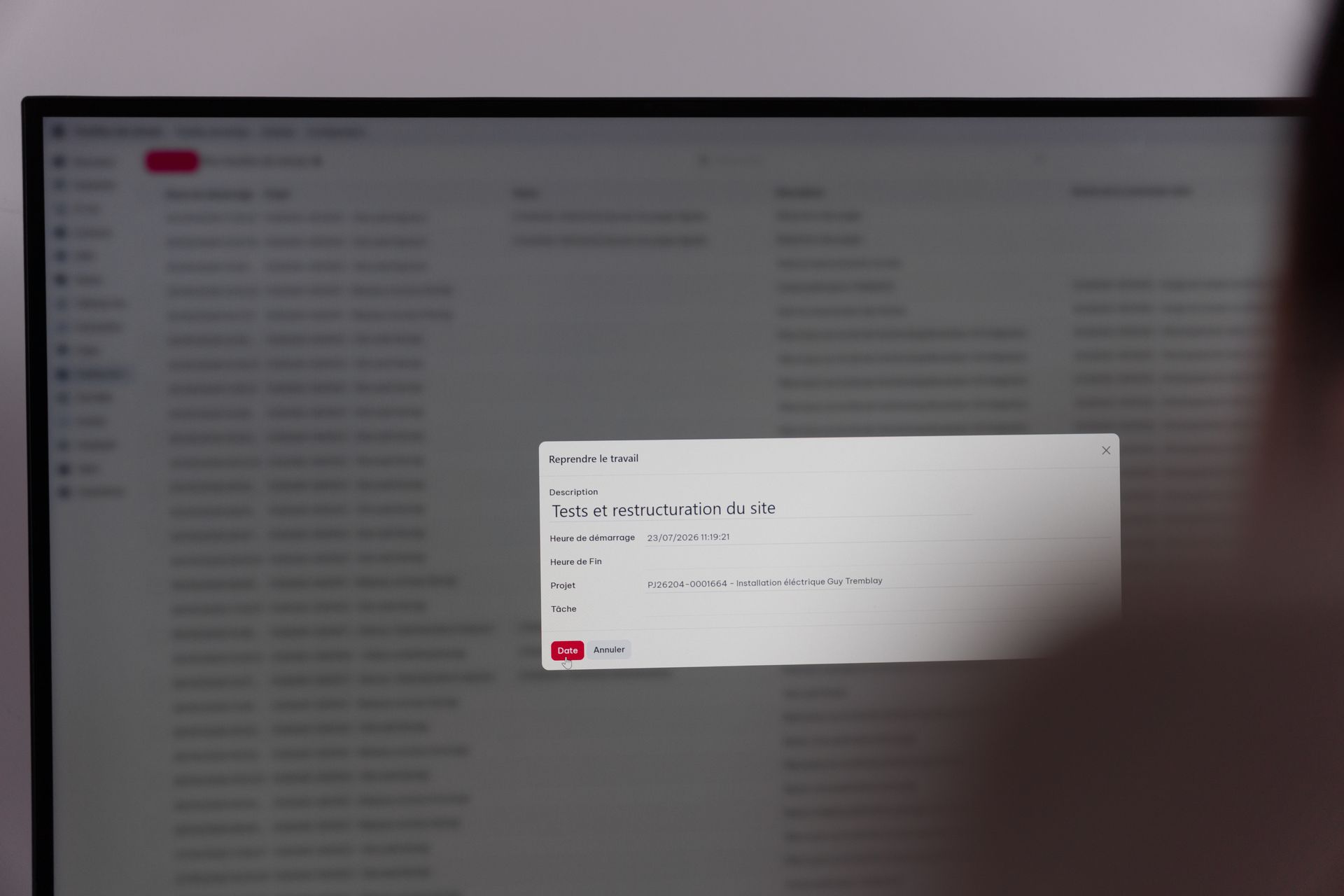 Interface de feuille de temps de l'ERP affichant le formulaire de démarrage d'un minuteur sur une tâche de projet